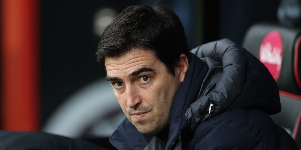 Far better than Iraola: Spurs eyeing up "the best manager in the world"